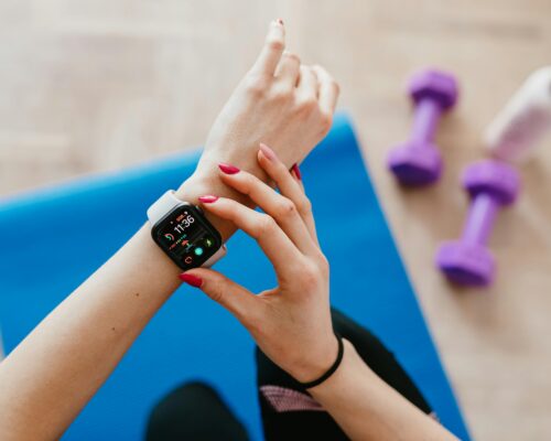 Revolutionizing Fitness: The Impact of Technology and Wearables on Motivation and Performance